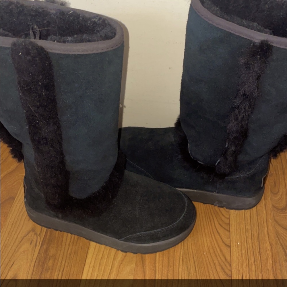 Ugg’s black